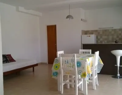 Complejo Luminar Monoambiente: departamento de alquiler en Las Grutas a 2 cuadras de la playa, para hasta 3 personas