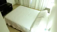 Dormitorio del Departamento LG en Las Grutas con cama doble tendida y TV